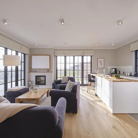 Reetland Am - Luxusplus Reetdachvilla Mit 4 Schlafzimmern Und Kamin G10 *